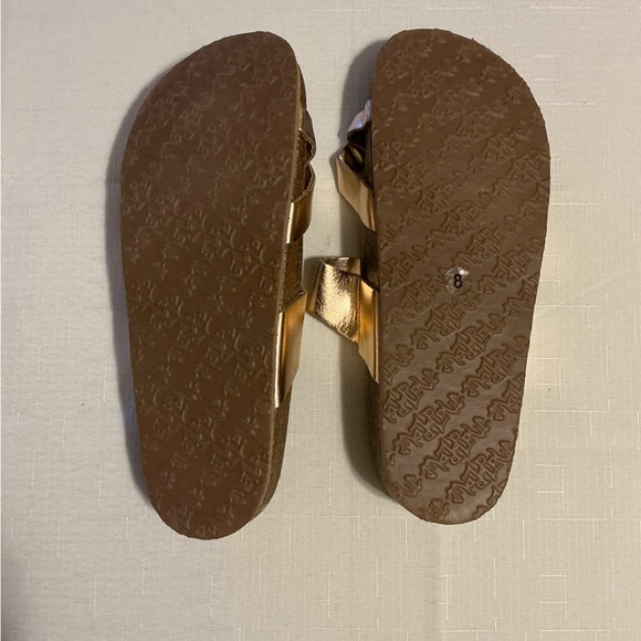 Mad Love Gold Buckle Toe-Loop Comfort Sandals - Picture 2 of 3